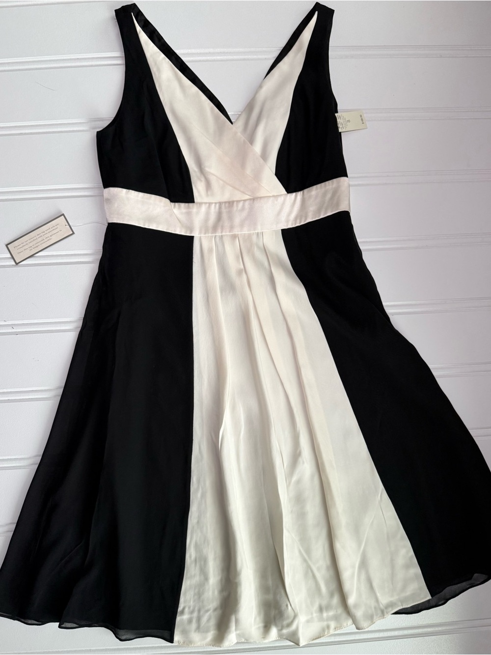 Ann Taylor Cocktail Dress Womens 8 Black Ivory Fit & Flare V-Neck NEW
